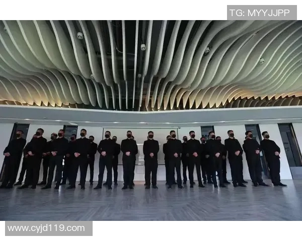 足球明星的保镖:在荣耀与危机之间的守护之旅 足球明星的保镖:在荣耀与危机之间的守护之旅