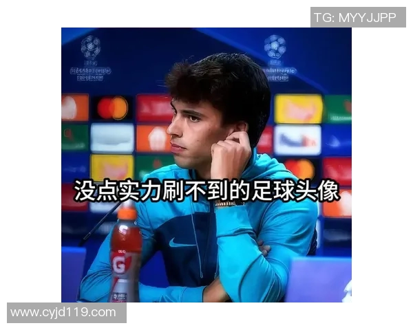 黑白头像下的足球明星男生展现独特魅力与激情的瞬间