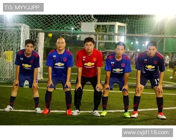 亚洲足球明星齐聚一堂激烈对抗展现精彩比赛瞬间